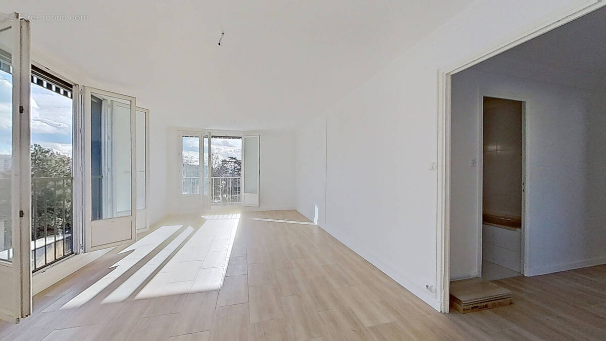 Appartement à TASSIN-LA-DEMI-LUNE