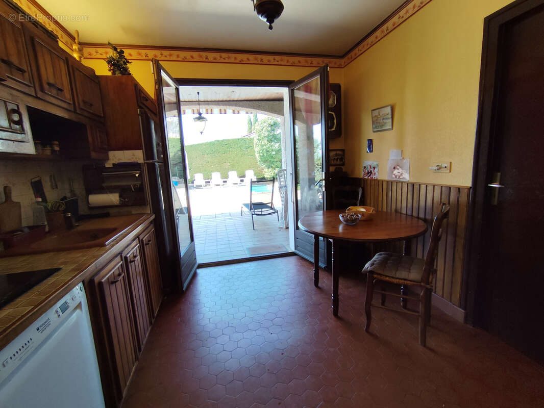 Maison à SAINT-GENIS-LES-OLLIERES