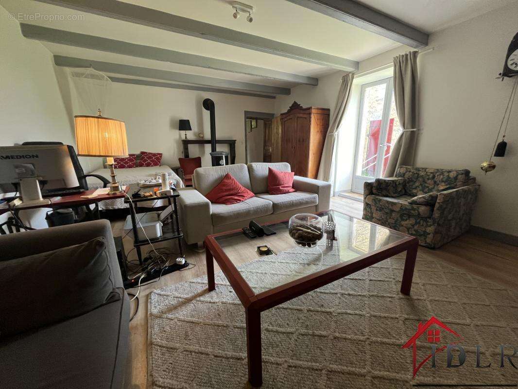 Maison à NEUVELLE-LES-VOISEY