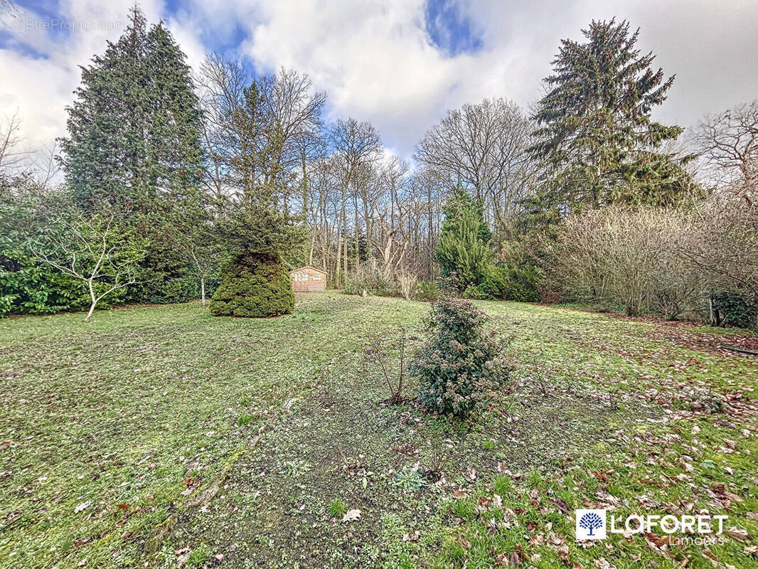 Terrain à FORGES-LES-BAINS