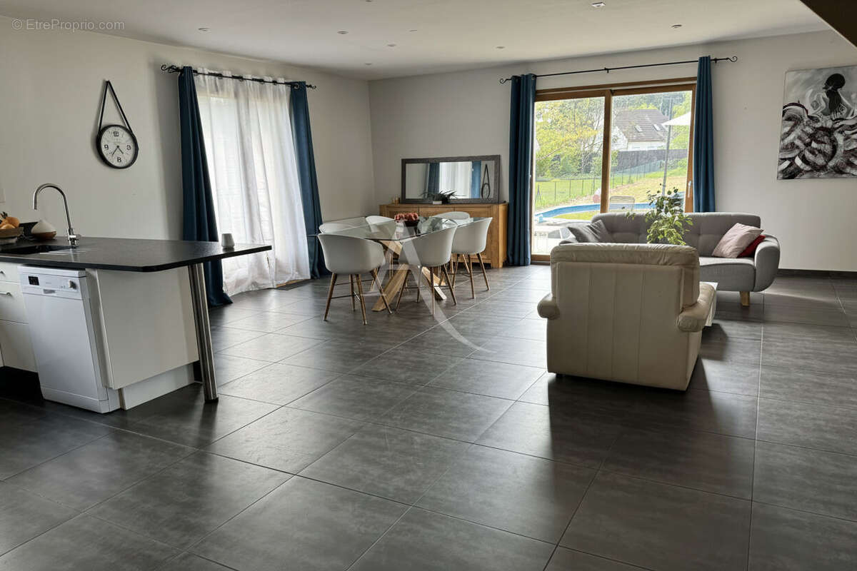 Maison 5 chambres sur terrain de 1830 m² - photo 2