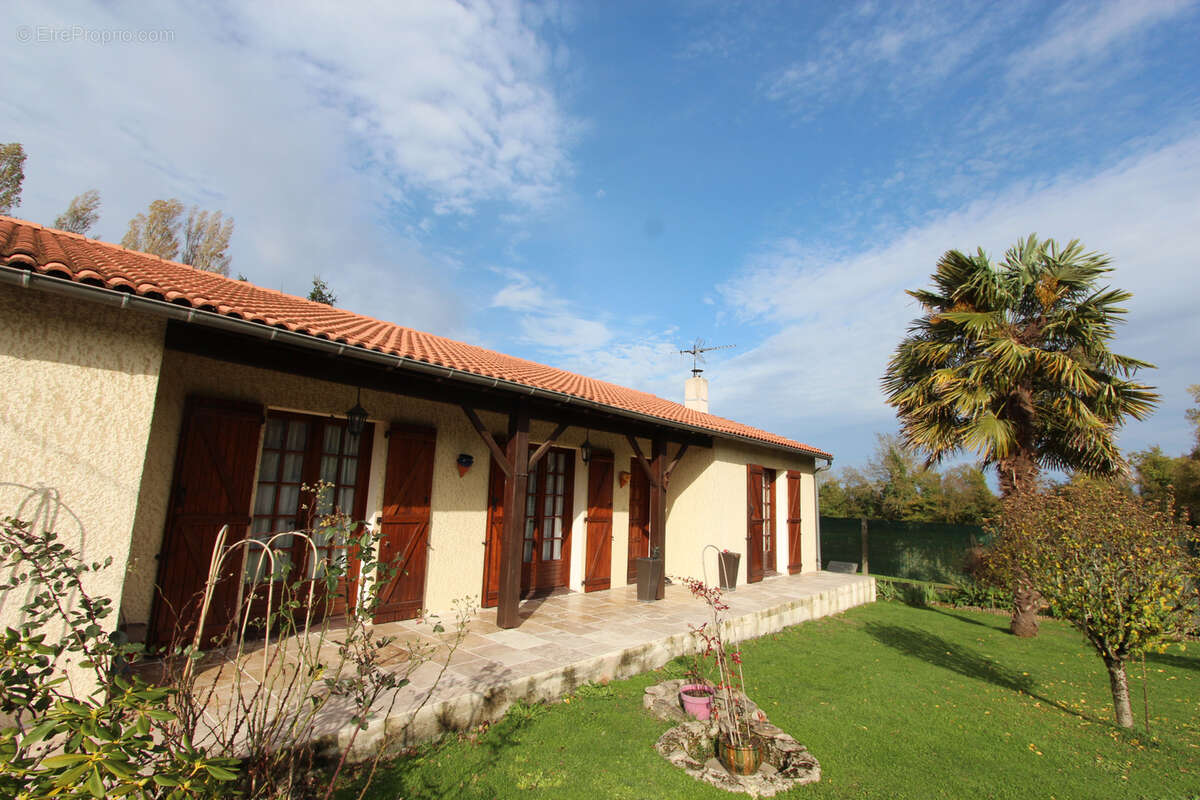 Maison à SAINT-MARTIN-DE-BERNEGOUE