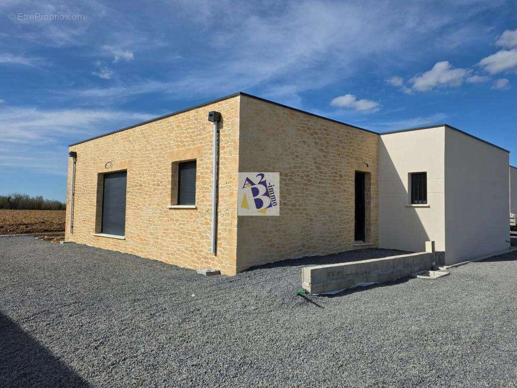 Maison à RUELLE-SUR-TOUVRE