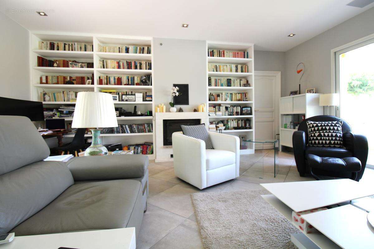 Maison 260 m² à Peynier  - photo 11