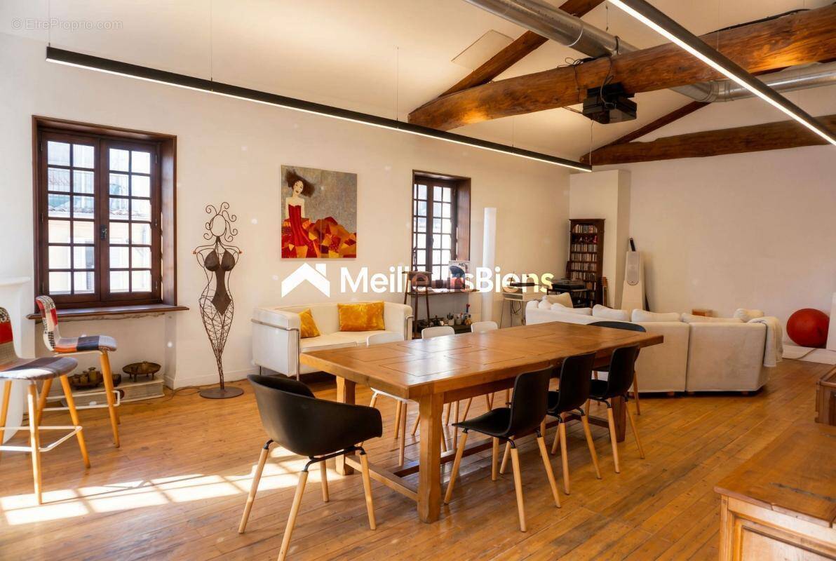 Appartement à MARSEILLE-1E