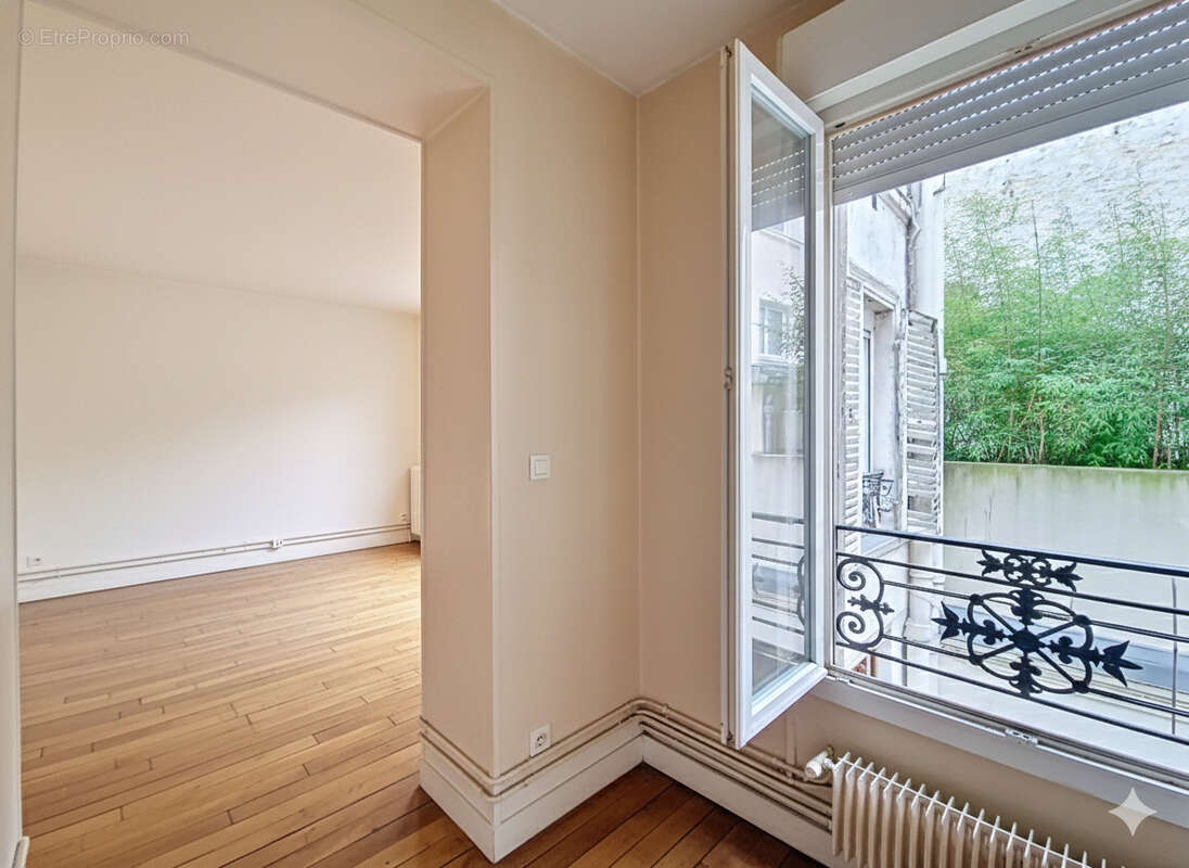 Appartement à PARIS-14E