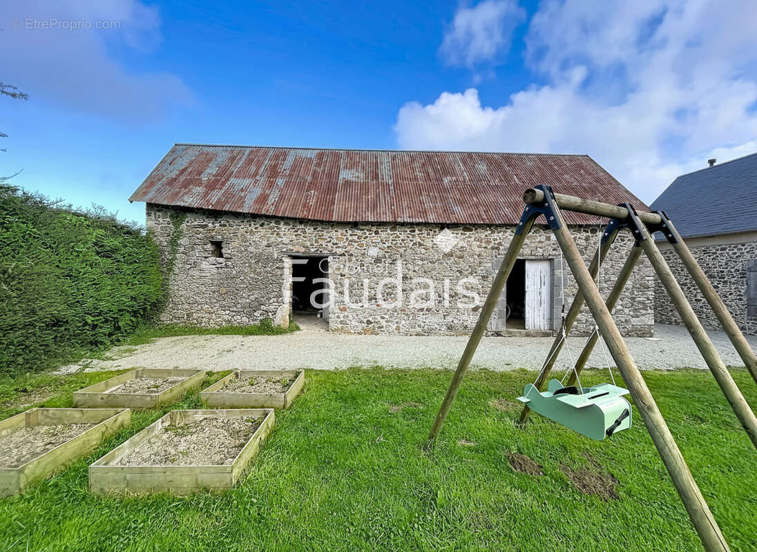 Maison à MONTSURVENT