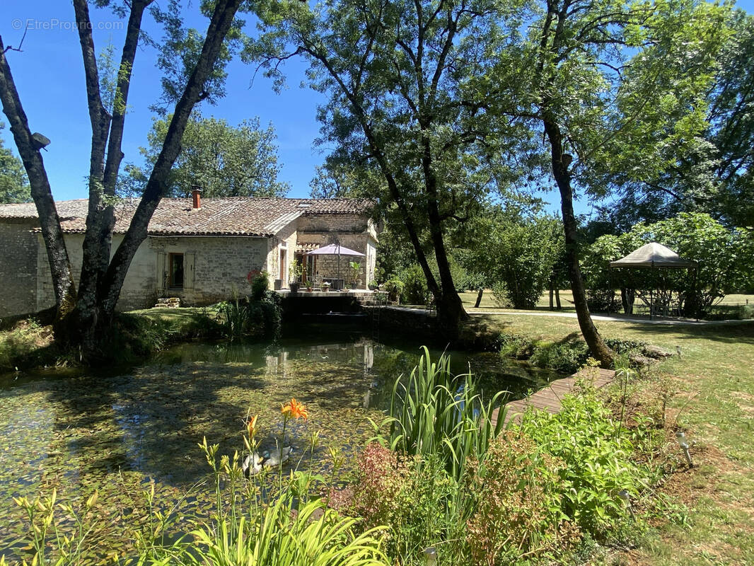 Maison à CAMPAGNAC
