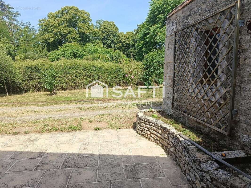 Maison 115 m² à Coulonges-Sur-L'autize  - photo 2
