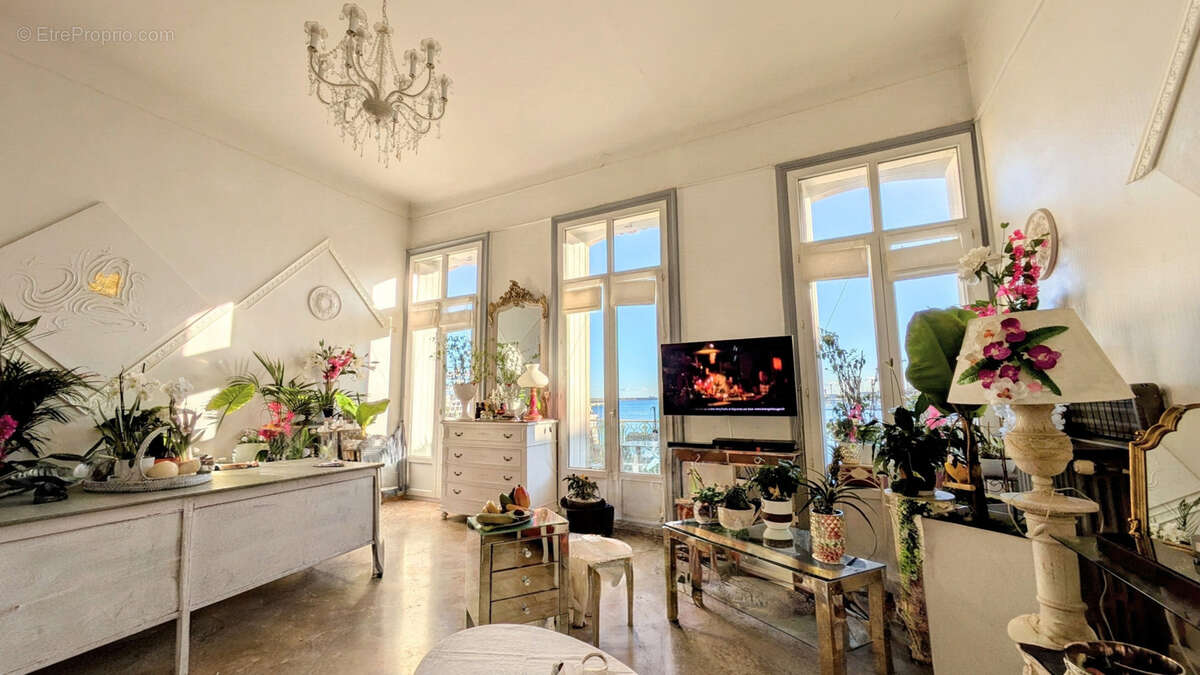 SÈTE (34) — Appartement Haussmannien XIX siècle de 254 m2 avec vue mer panoramique - photo 6