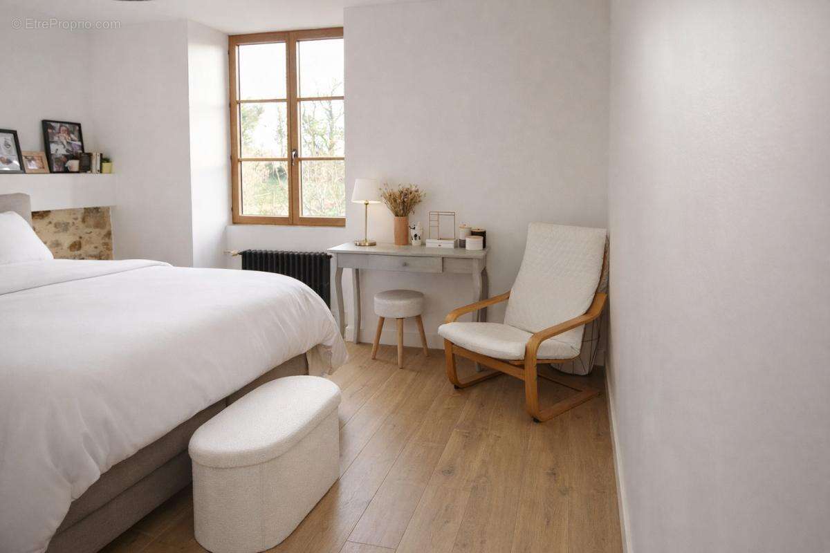 Maison de 220 m2   6 pieces - 4 chambres   dépendance   terr - photo 3