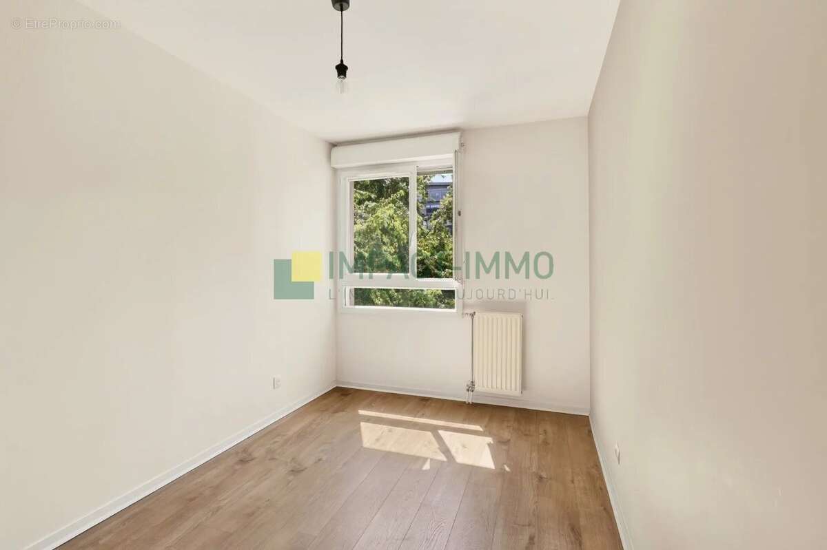 A vendre 3 pieces balcons cave (parking en sus.) en parfait etat - photo 14