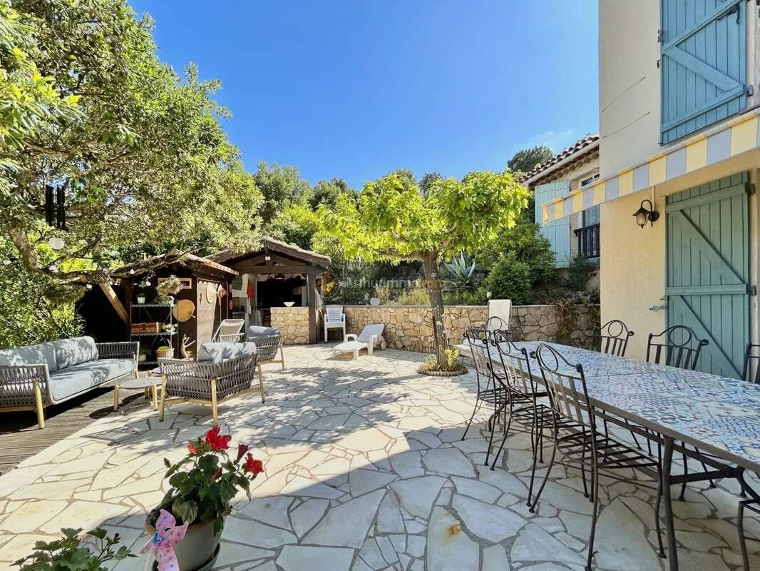 Maison à LES ISSAMBRES