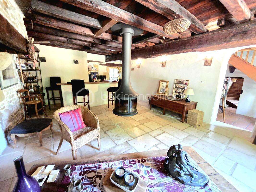 Magnifique Corps de ferme de 222m³ avec piscine et dépendances - photo 9