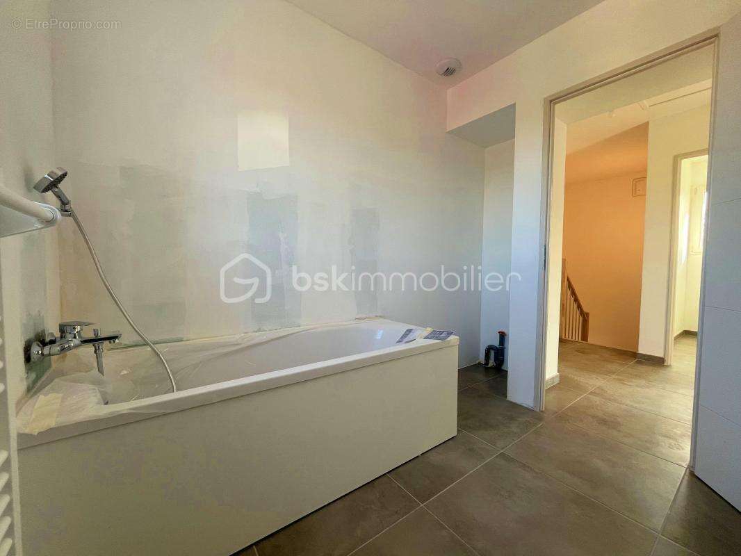 Maison à PEYROLLES-EN-PROVENCE