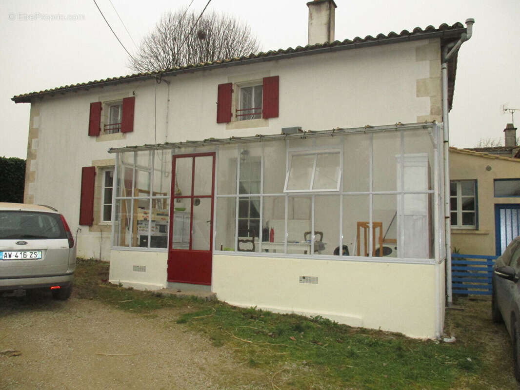 Secteur La Crèche 185 m2 - photo 2