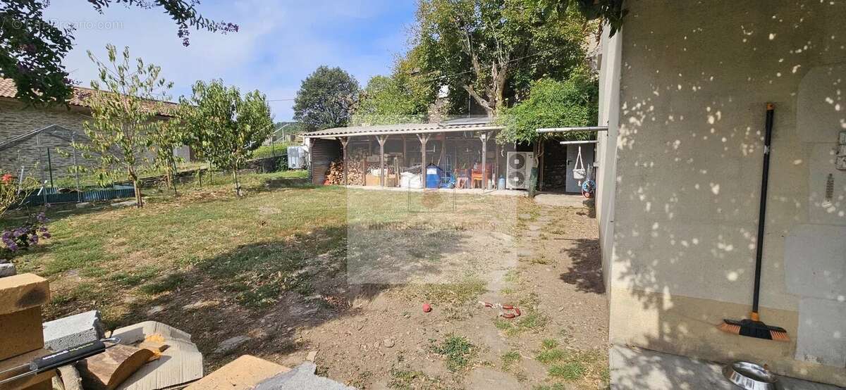 Maison à LE COLLET-DE-DEZE