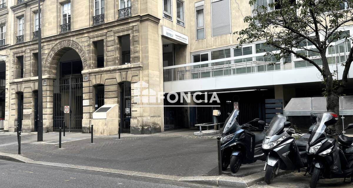 Parking à PARIS-10E