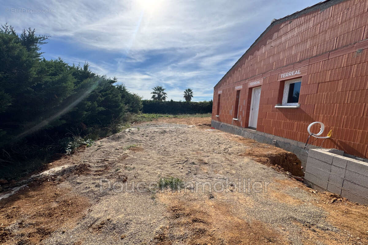 Terrain à THEZAN-LES-BEZIERS
