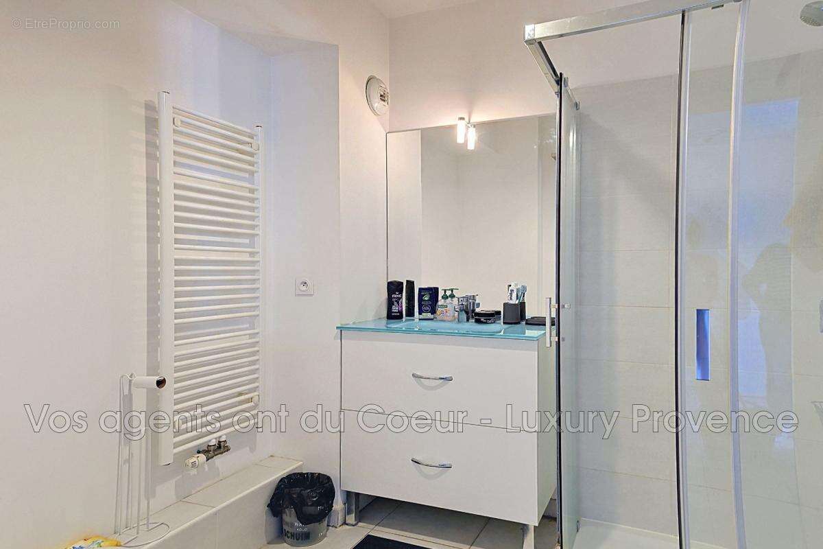Appartement à MARSEILLE-3E