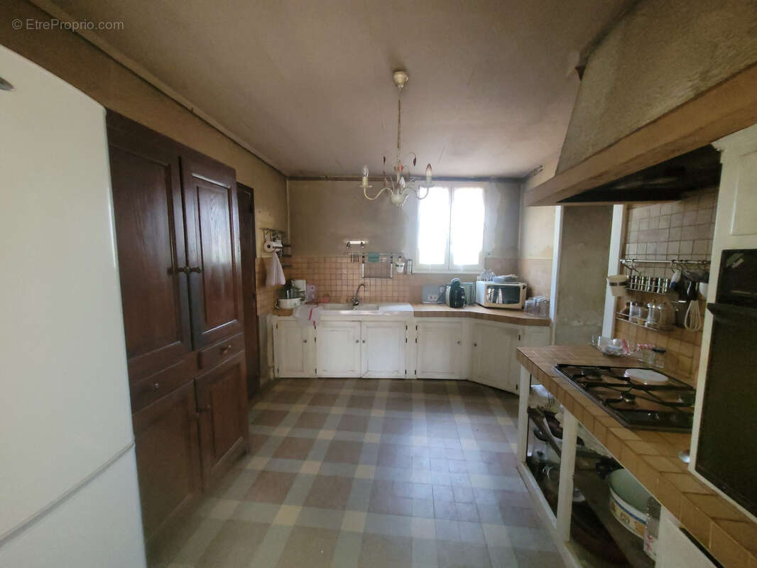 Garage de 900 m2 idéal pour votre activité ! - photo 8