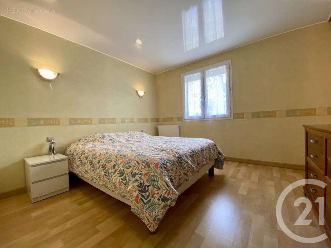 Maison à SAINT-JUNIEN