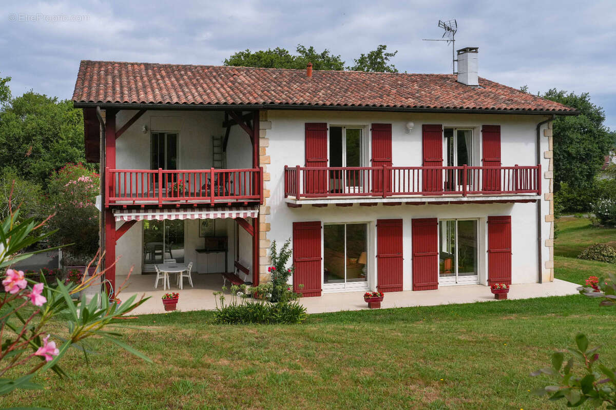 Entre authenticité basque et art de vivre, une propriété familiale d’exception aux portes de Saint-Jean-de-Luz - photo 2