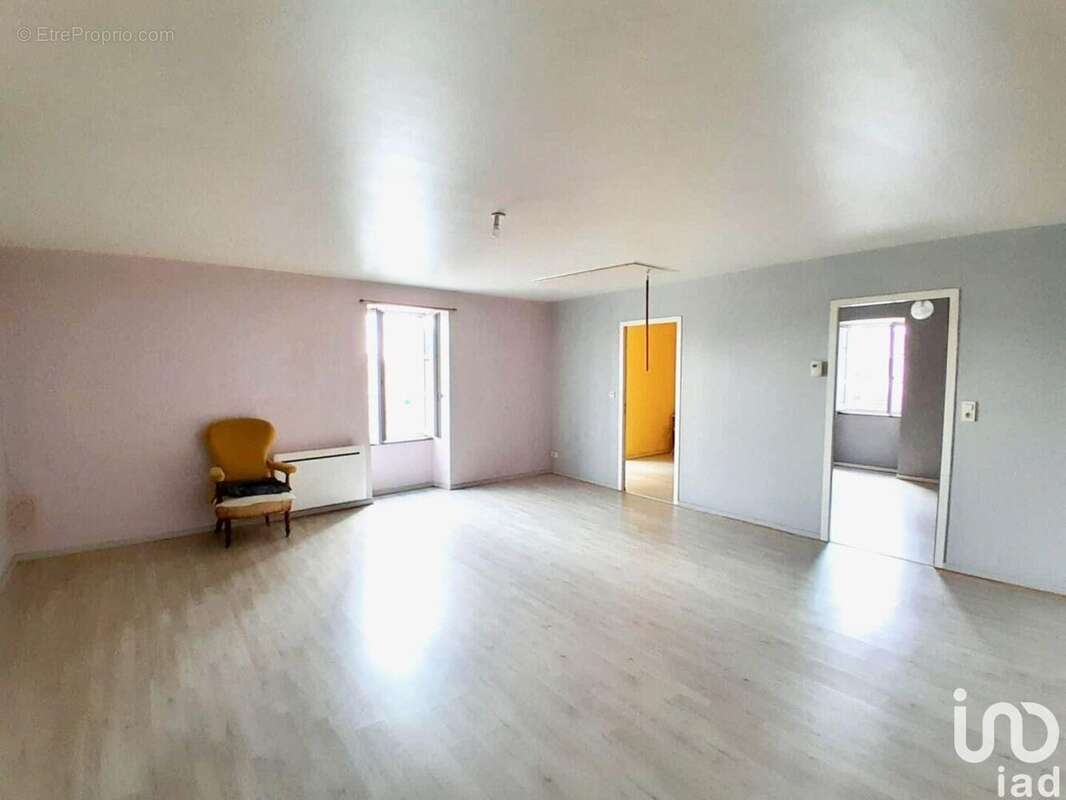 Photo 7 - Commerce à SURIN