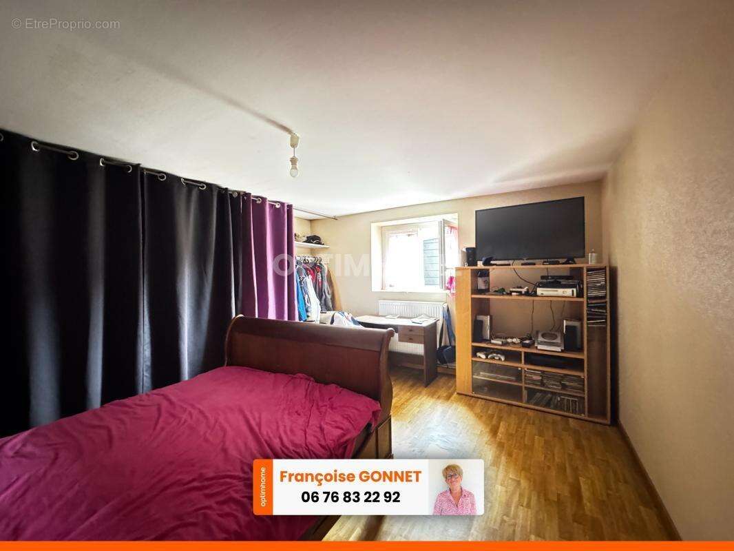Maison 215 m² - 5 chambres - Terrain 4 200 m² - Piscine - 257 000 € - SAINT PIERRE LES ETIEUX - 18200 - photo 11