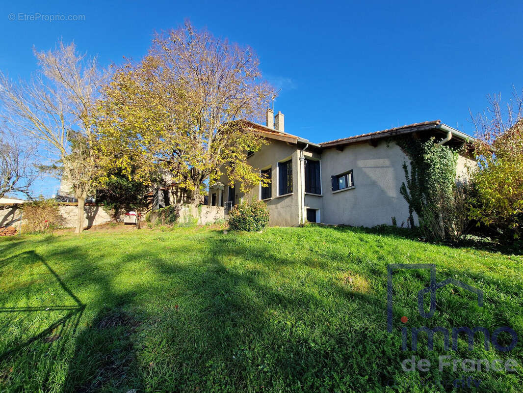 Maison à SAINT-JUST-SAINT-RAMBERT