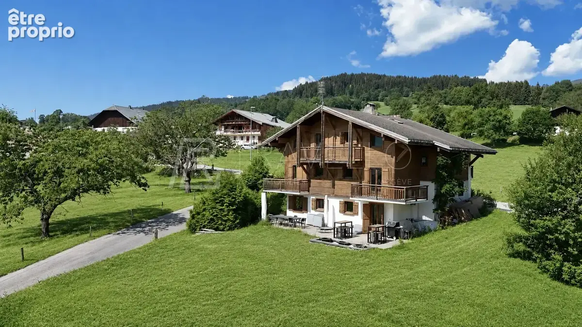 Chalet composé de cinq appartements   300 m2 avec vue exceptionnelle sur le Mont-Blanc - photo 2