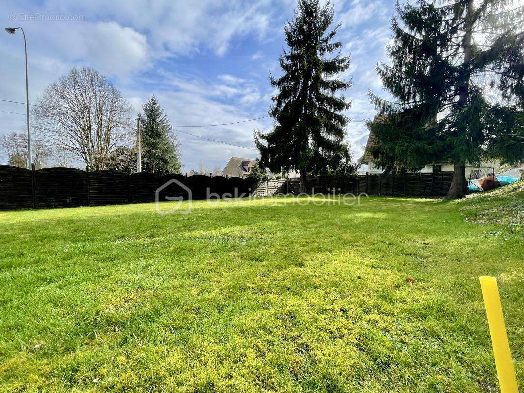 Terrain à SAINT-JEAN-LES-DEUX-JUMEAUX