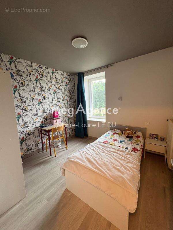 Maison de caractere avec dépendances sur terrain 18500m² environ - photo 19