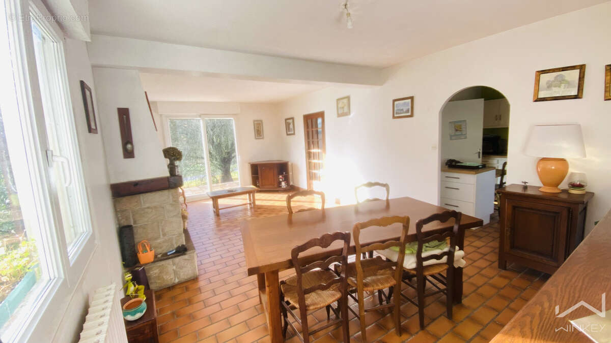 Maison à rénover avec hangar de 225 m2 sur plus de 7 600 m2 de terrain - la gacilly proche centre - - photo 5