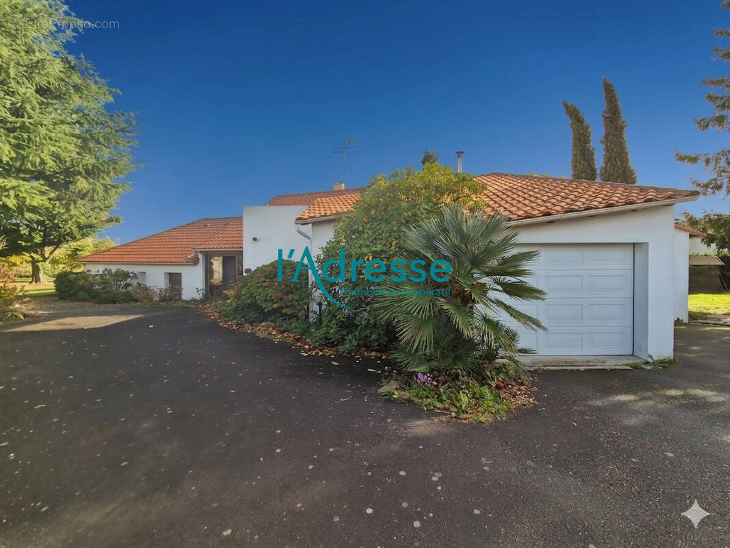 Maison à MONTREVAULT