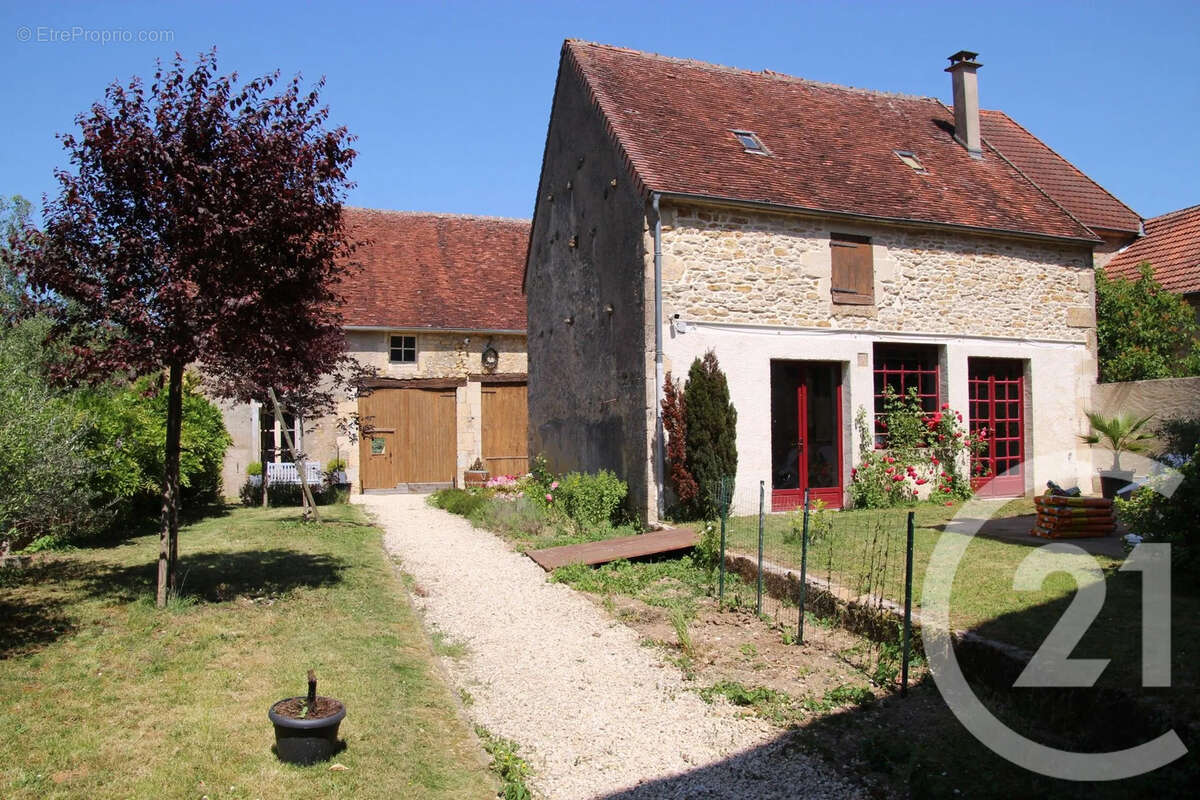 Maison à CHATEAUNEUF-VAL-DE-BARGIS