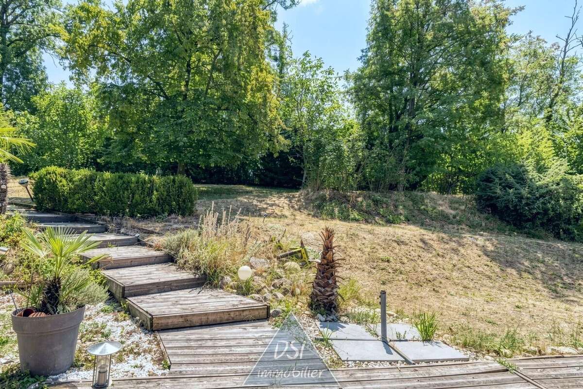 Maison contemporaine de 195 m² – 5 chambres – Terrain de 1 645 m² – NEYRON - photo 10