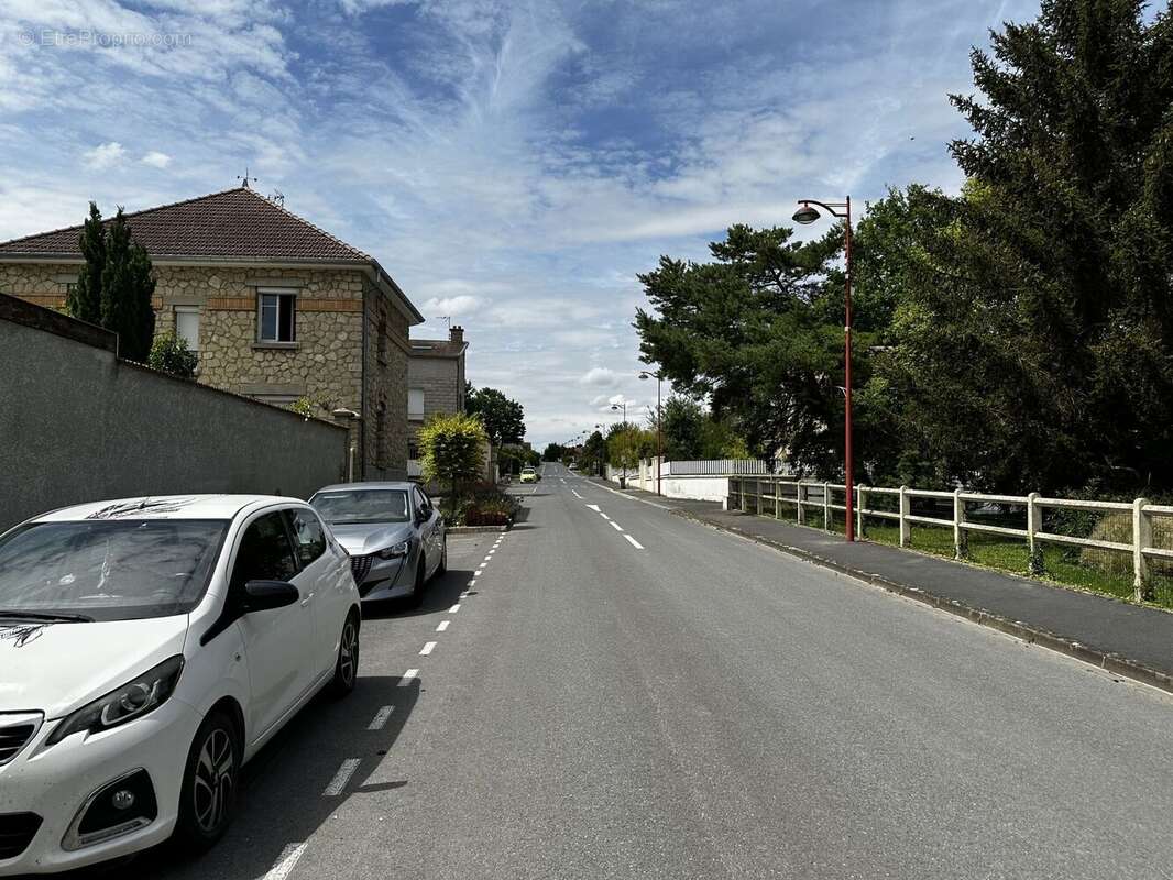 Terrain à BEINE-NAUROY
