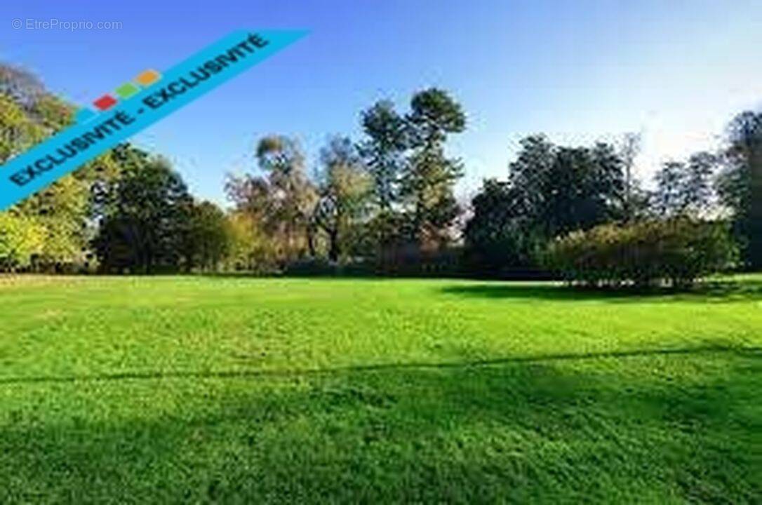 Terrain à VITROLLES