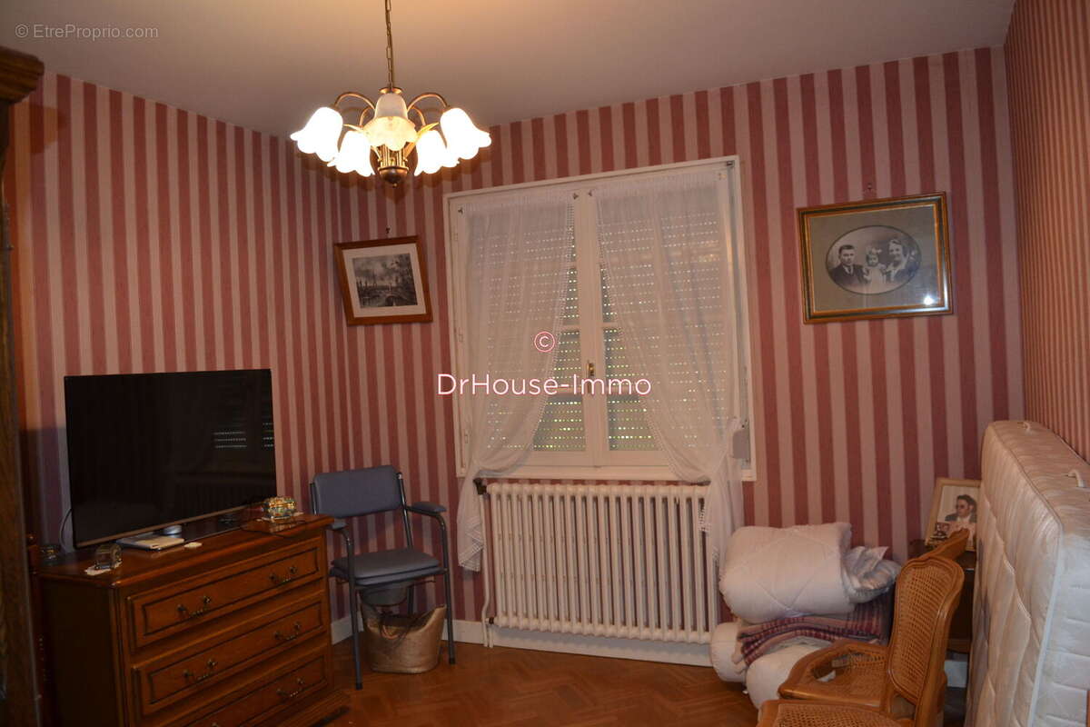 Maison 143 m² à Neuilly-En-Dun  - photo 8