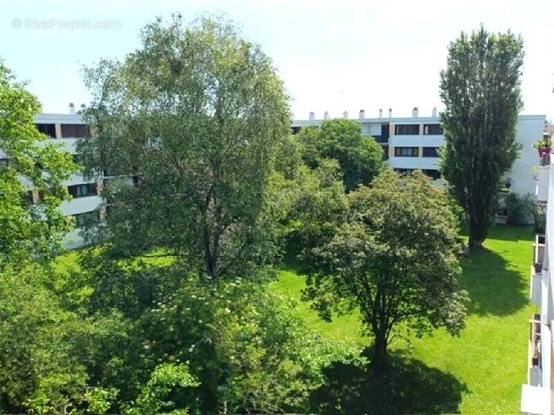 Appartement à SAINTE-GENEVIEVE-DES-BOIS