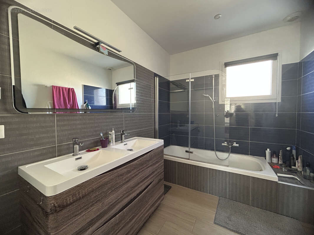 Maison à SAINT-QUENTIN-LA-POTERIE