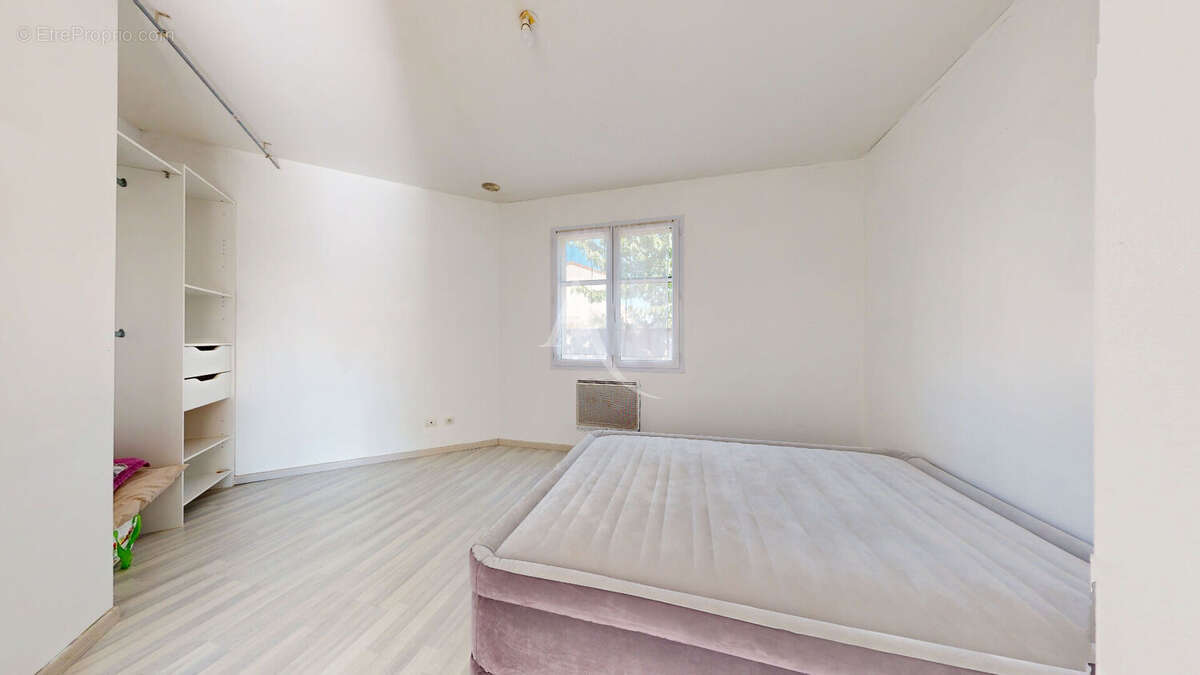 Iteuil - plain pied - 131 m² - 5 chambres -  jardin - photo 6