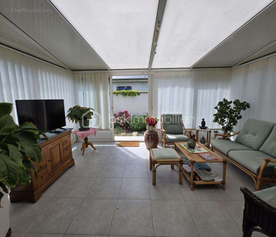 Plain-pied 113 m² - Véranda de 20 m² - Jardin clos - Stationnement 5 véhicules - photo 4
