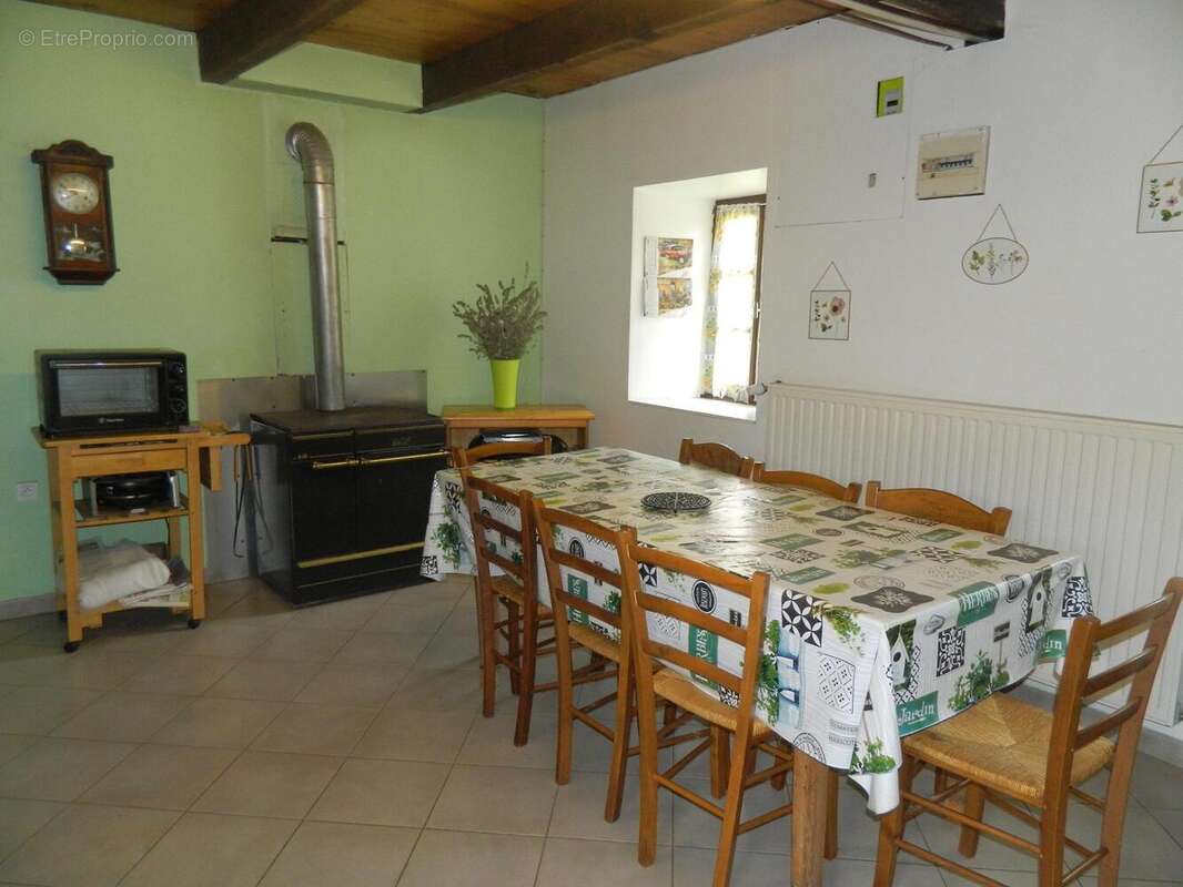 Maison 63 m² à Saint-Genest-Lachamp  - photo 2