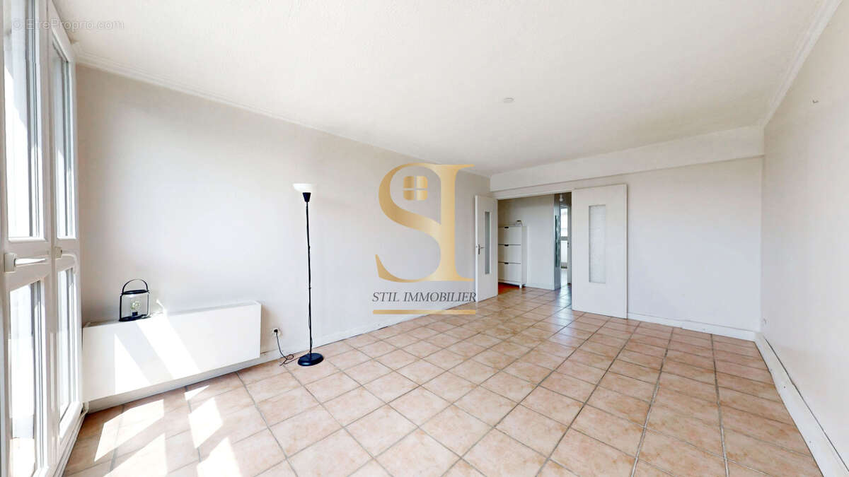 Appartement à CORBEIL-ESSONNES