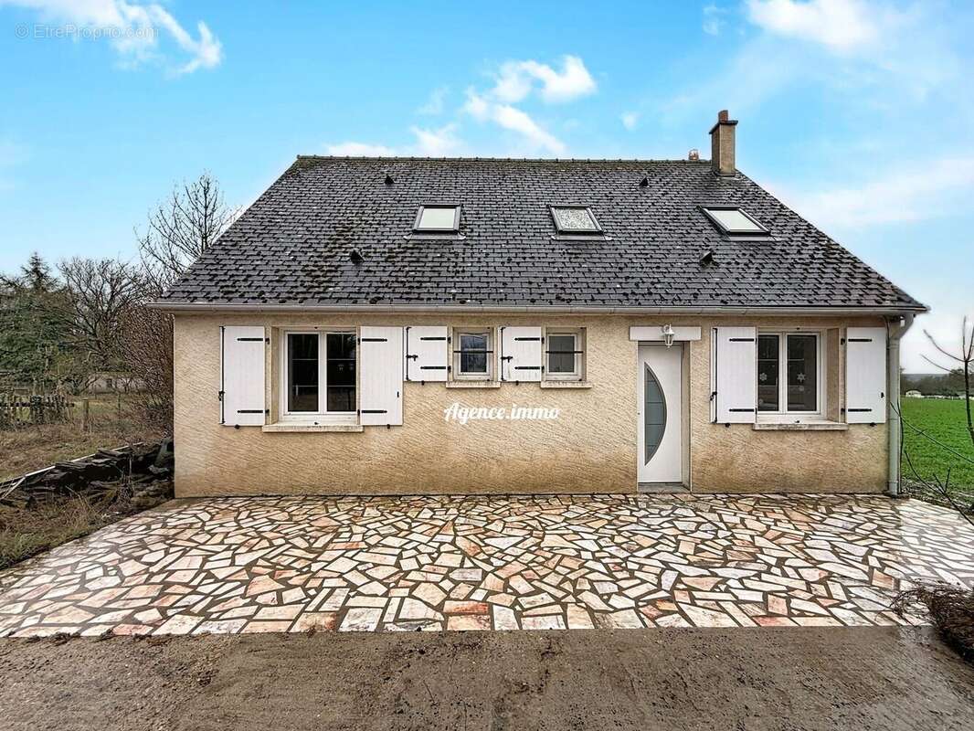 Maison à NOUZILLY
