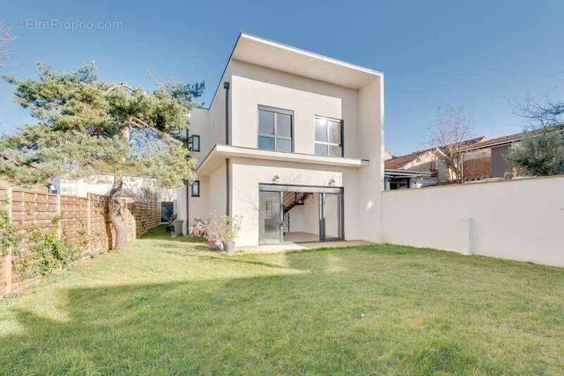 Maison d’architecte 220 m2 - 5 chambres - lumineuse - terrasse panoramique 40 m2 – jardin 310 m2 - garage - photo 4