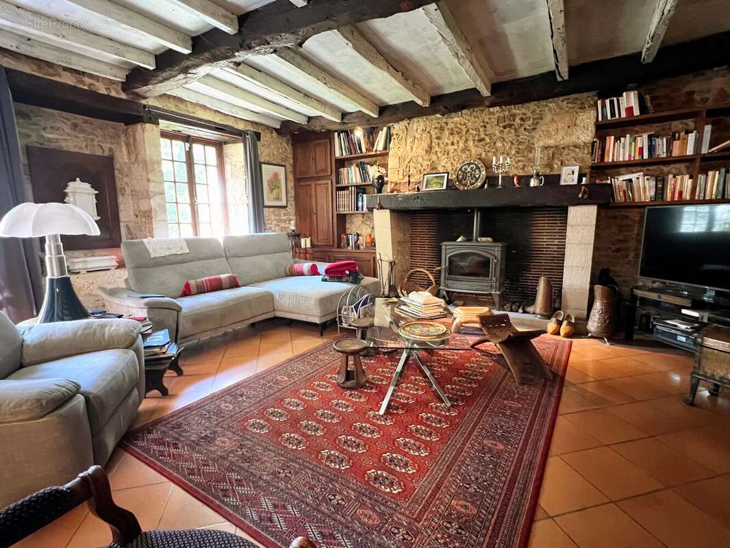 Maison à COULAURES