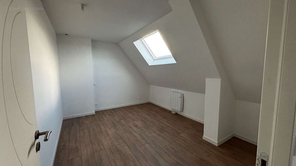 Maison à CHATEAUNEUF-DU-FAOU